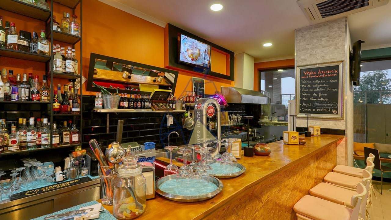 Snack-bar com negócio imobiliário — Lisboa Benfica